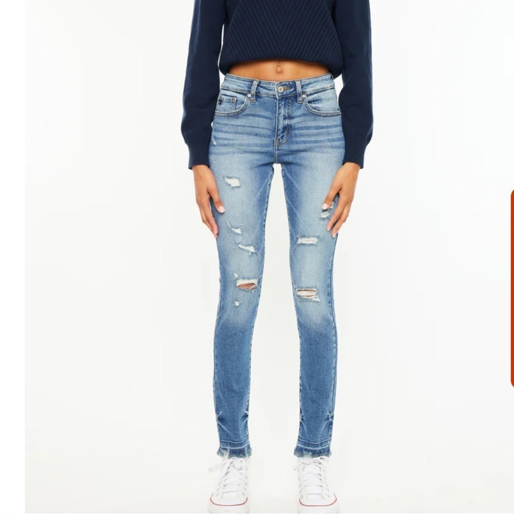 NWT High Rise Super Skinny Jeans in Distressed Wash with Raw Hem Size 5/26